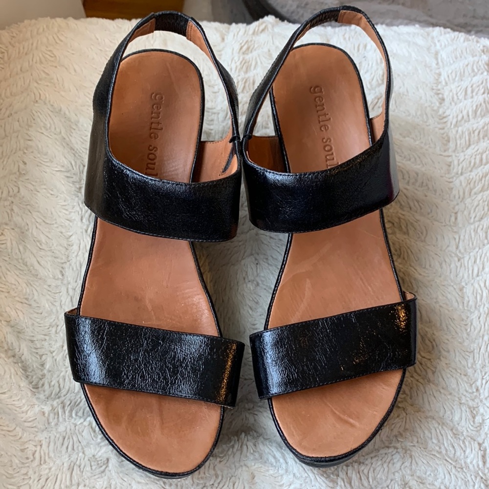 BLACK WEDGE HEEL SANDAL